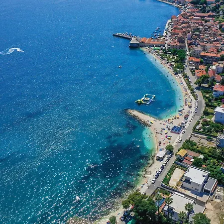 Apartment Gorgeous In Kastel Stari With Wifi Kastela