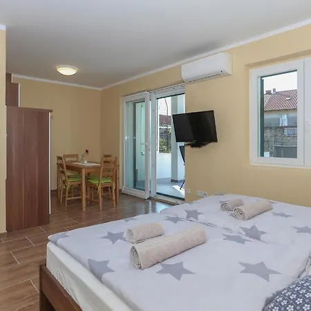 Apartment Gorgeous In Kastel Stari With Wifi Kastela