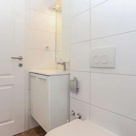 Gorgeous In Kastel Stari With Wifi Apartment *