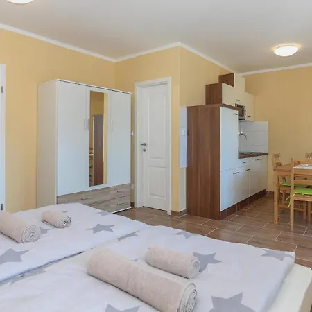 Apartment Gorgeous In Kastel Stari With Wifi *